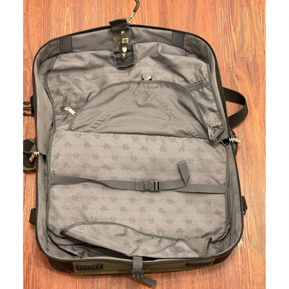 Jeep Suit Garment Bag Travel Luggage Rugged Black Canvas Black Bi-Fold Carry-On